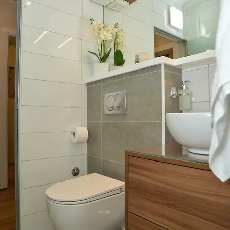 Crisogono بيت ضيافة زادار