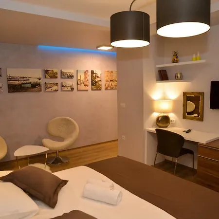 Crisogono بيت ضيافة زادار