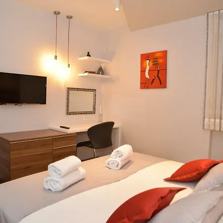 بيت ضيافة Crisogono زادار